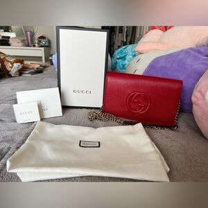 Gucci pebbled leather wallet on chain